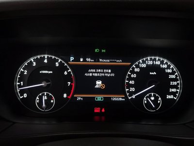 2021 Genesis G90 photo 8