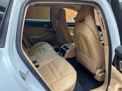 PORSCHE PANAMERA - 8