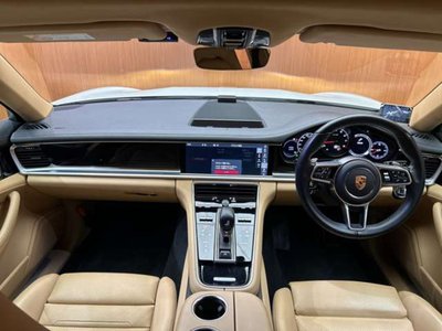 PORSCHE PANAMERA - 4