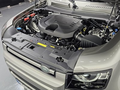 LAND ROVER DEFENDER - 10