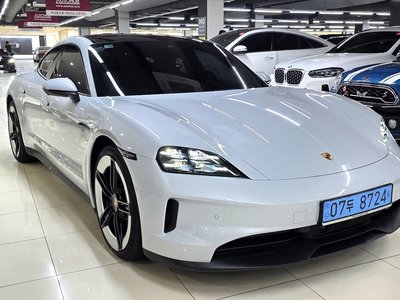2025 Porsche TAYCAN 照片 2