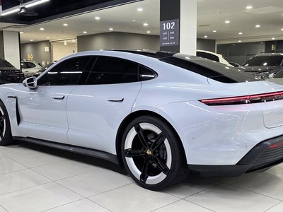 2025 Porsche TAYCAN 照片 3