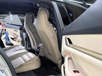 2025 Porsche TAYCAN 照片 10