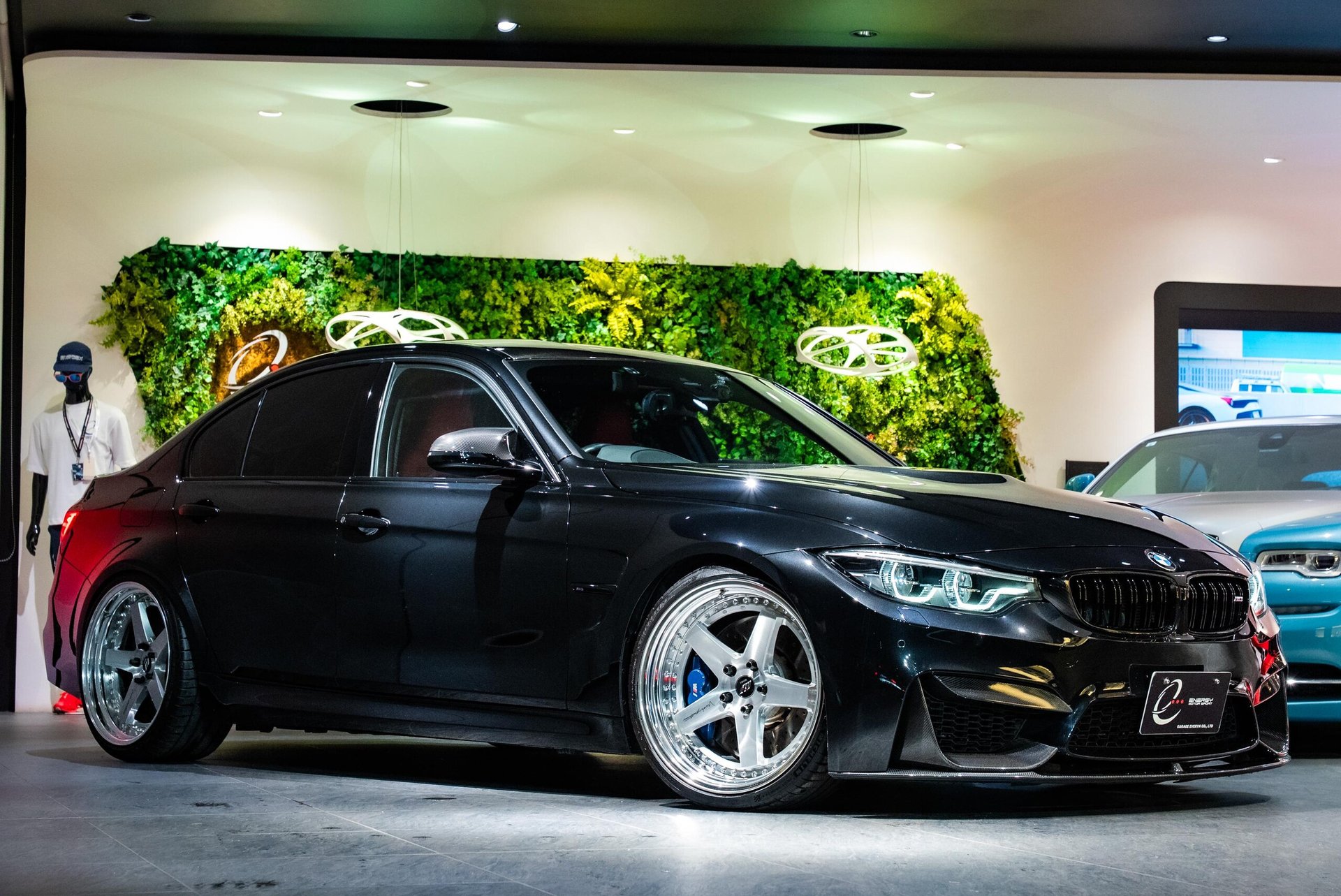 BMW M3 SEDAN - View 1