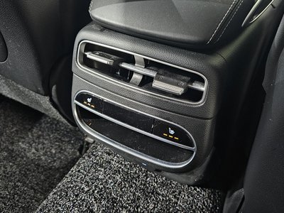 2022 Genesis GV70 thumbnail 25