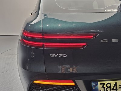صورة 10 لـ 2022 Genesis GV70