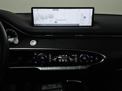 2022 Genesis GV70 thumbnail 19
