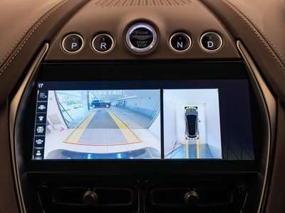 ASTON MARTIN DBX - 4