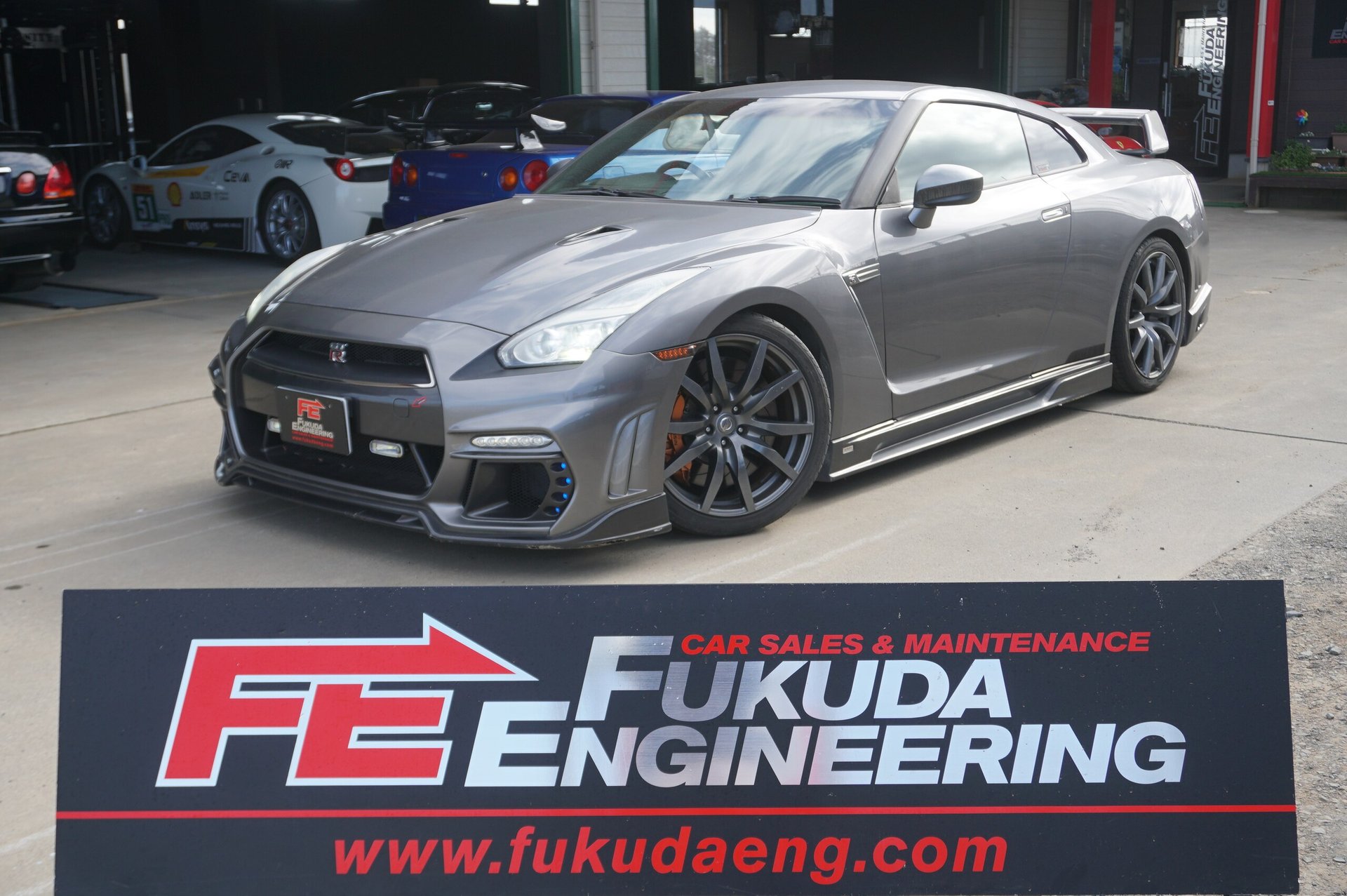 NISSAN GT-R - View 1