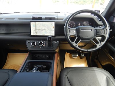 LAND ROVER DEFENDER - 10