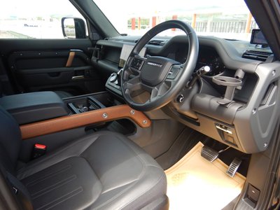 LAND ROVER DEFENDER - 9
