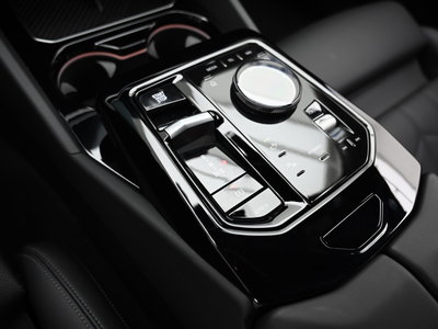 2025 BMW 5 SERIES 照片 9