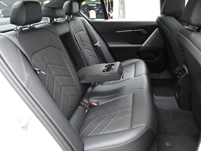 2025 BMW 5 SERIES — миниатюра 12
