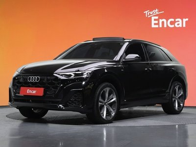 AUDI Q8 - 1