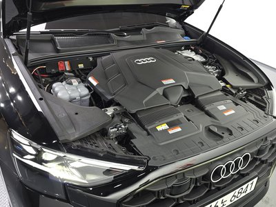 AUDI Q8 - 7