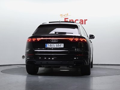 AUDI Q8 - 4