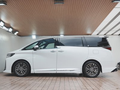 2025 Toyota VELLFIRE photo 8