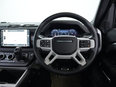 LAND ROVER DEFENDER - 8