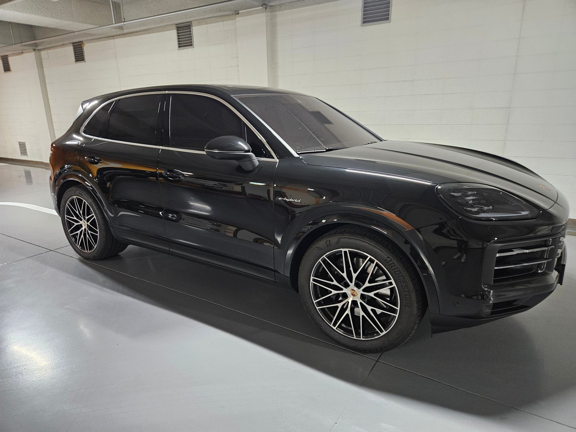 PORSCHE CAYENNE - View 1