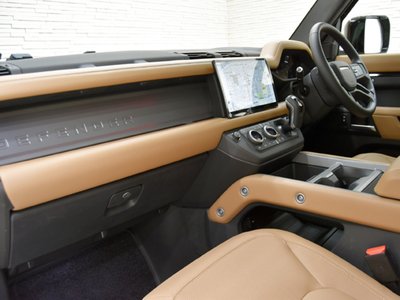LAND ROVER DEFENDER - 10