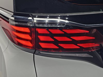 TOYOTA ALPHARD - 10