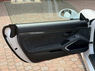 2016 Porsche CAYMAN thumbnail 16