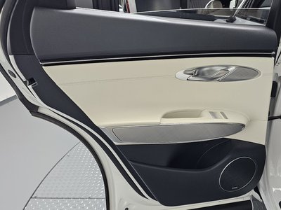 صورة مصغرة 15 لـ 2022 Genesis ELECTRIFIED GV70