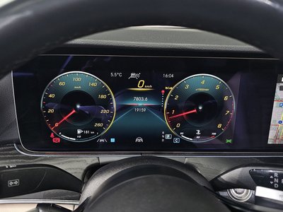 MERCEDES-BENZ E-CLASS - 8