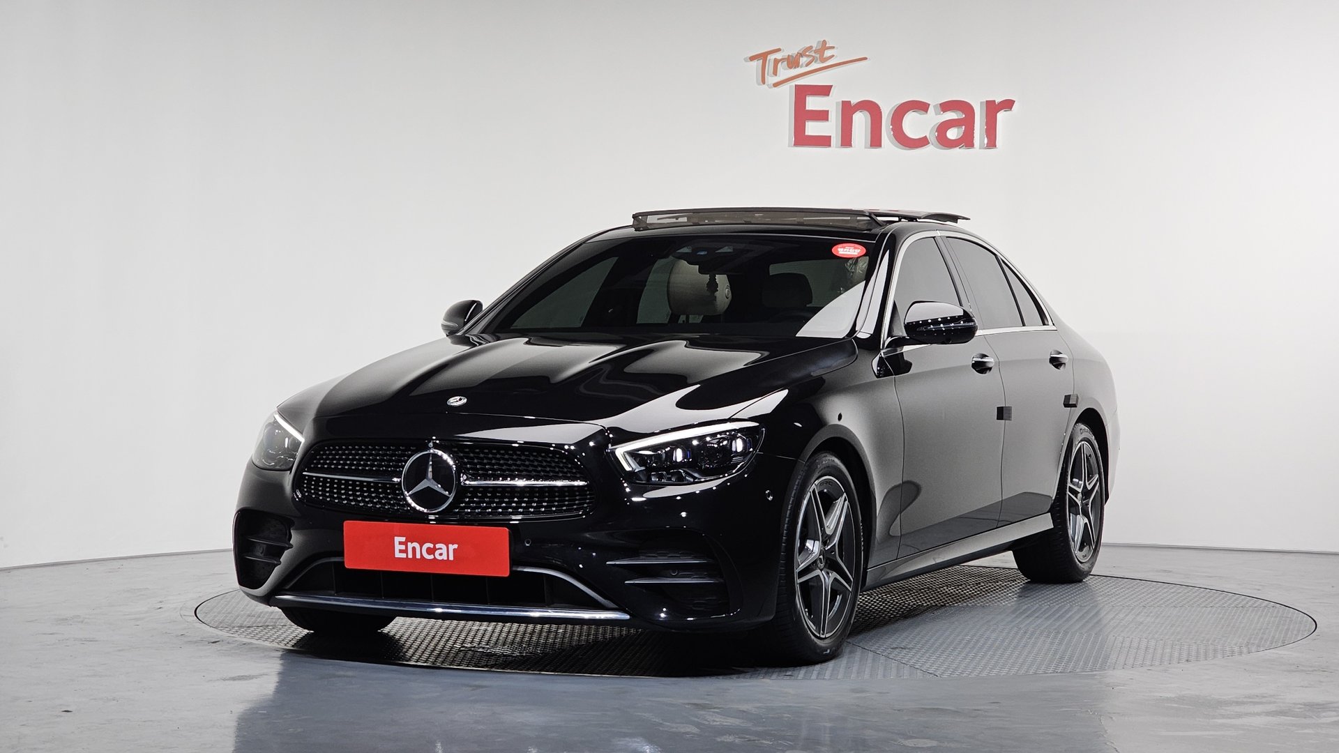 MERCEDES-BENZ E-CLASS - View 1