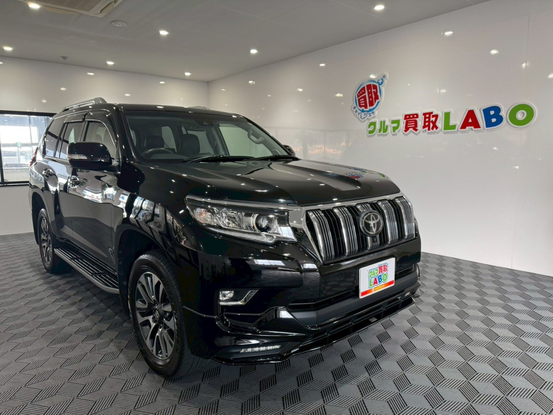 TOYOTA LAND CRUISER PRADO - View 1
