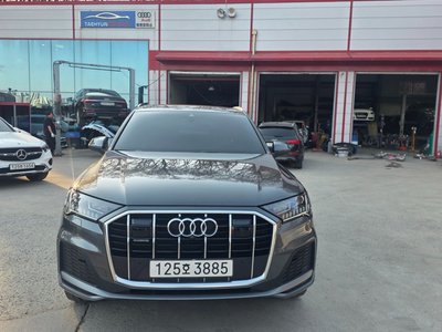 AUDI Q7 - 1