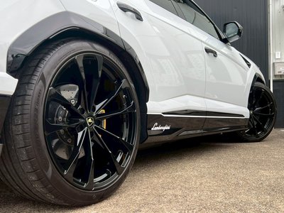 LAMBORGHINI URUS - 10