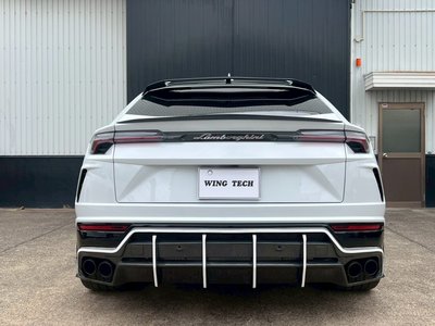 LAMBORGHINI URUS - 4