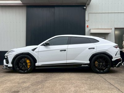 LAMBORGHINI URUS - 8