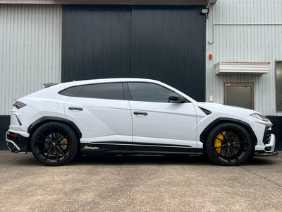 LAMBORGHINI URUS - 7