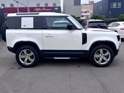 LAND ROVER DEFENDER - 4