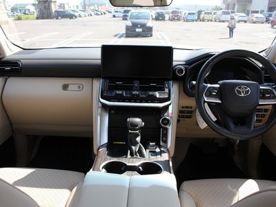 صورة 9 لـ 2025 Toyota LAND CRUISER 300