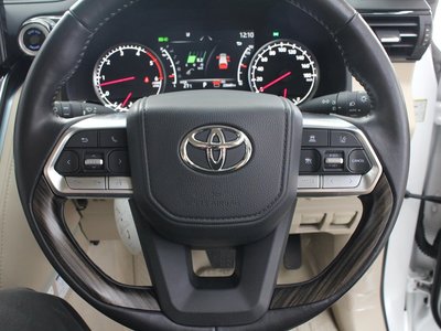 صورة مصغرة 31 لـ 2025 Toyota LAND CRUISER 300