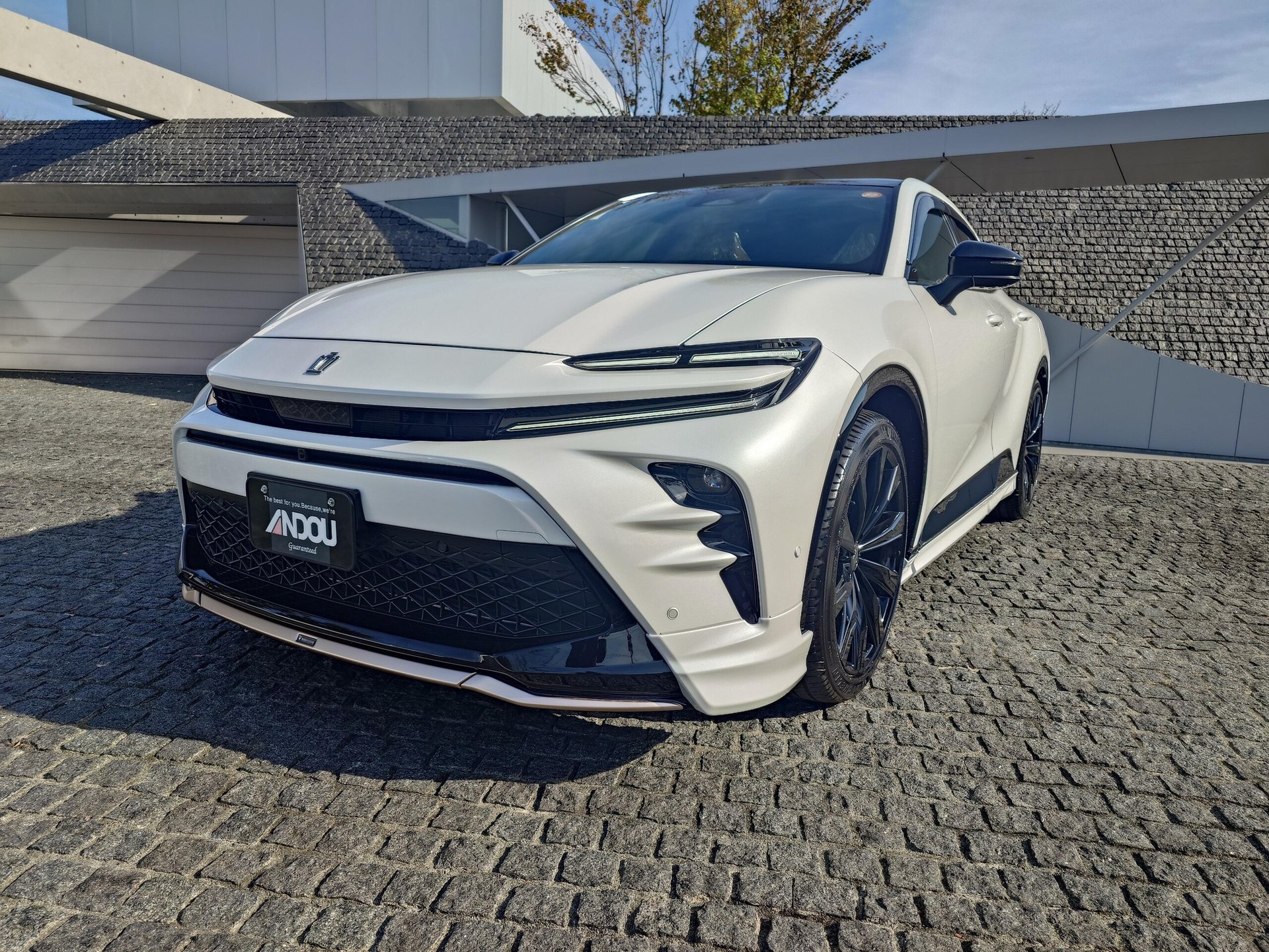 TOYOTA CROWN SPORT - View 1