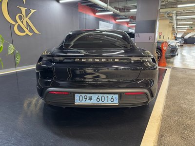 صورة 3 لـ 2023 Porsche TAYCAN