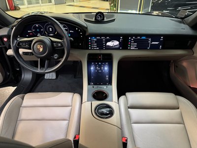 صورة 9 لـ 2023 Porsche TAYCAN