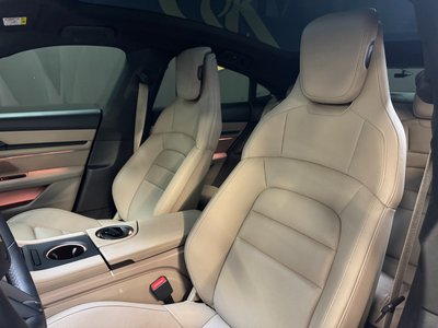 صورة 8 لـ 2023 Porsche TAYCAN