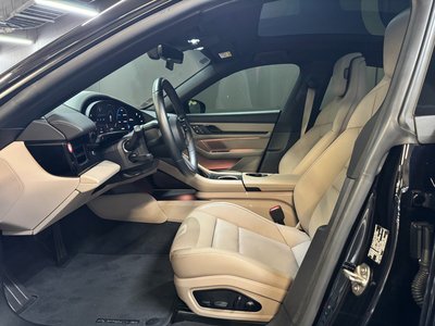 صورة 7 لـ 2023 Porsche TAYCAN