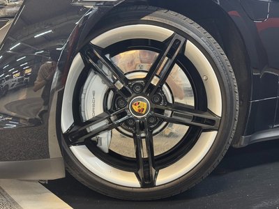 صورة 6 لـ 2023 Porsche TAYCAN