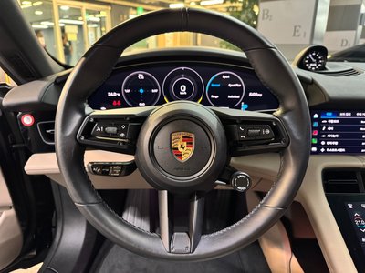 صورة 10 لـ 2023 Porsche TAYCAN