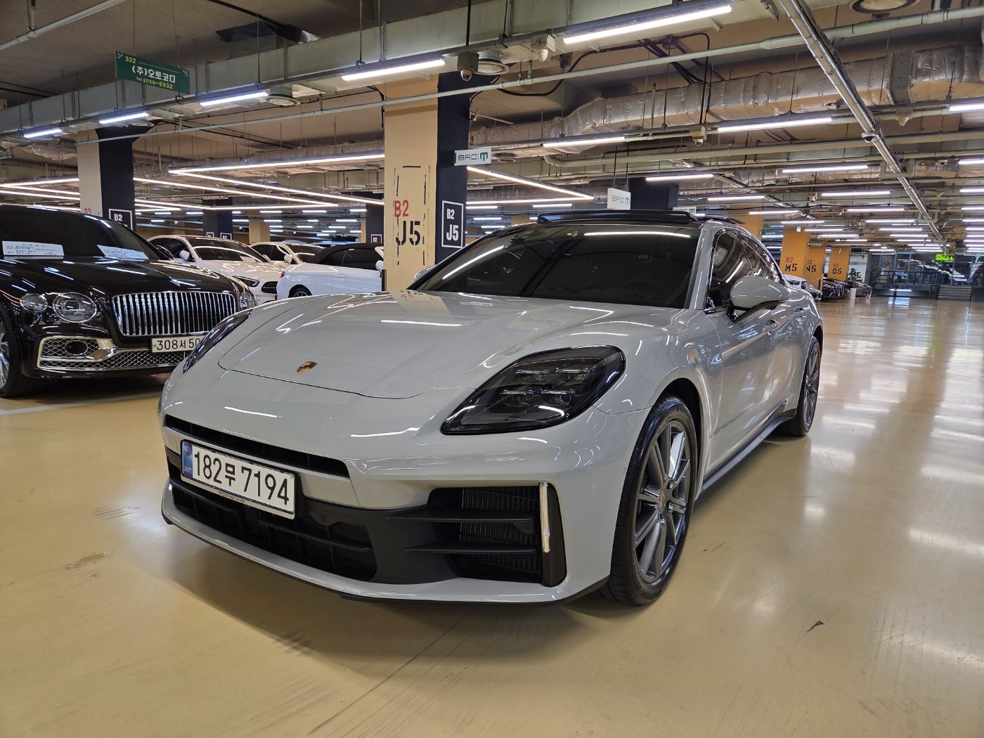 PORSCHE PANAMERA - View 1