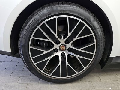 PORSCHE TAYCAN - 6