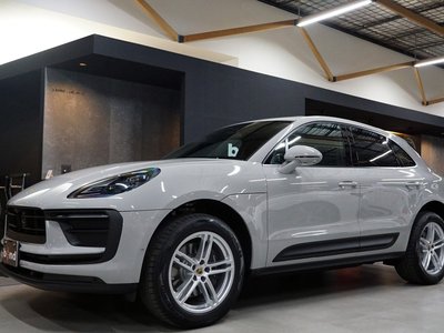 PORSCHE MACAN - 9