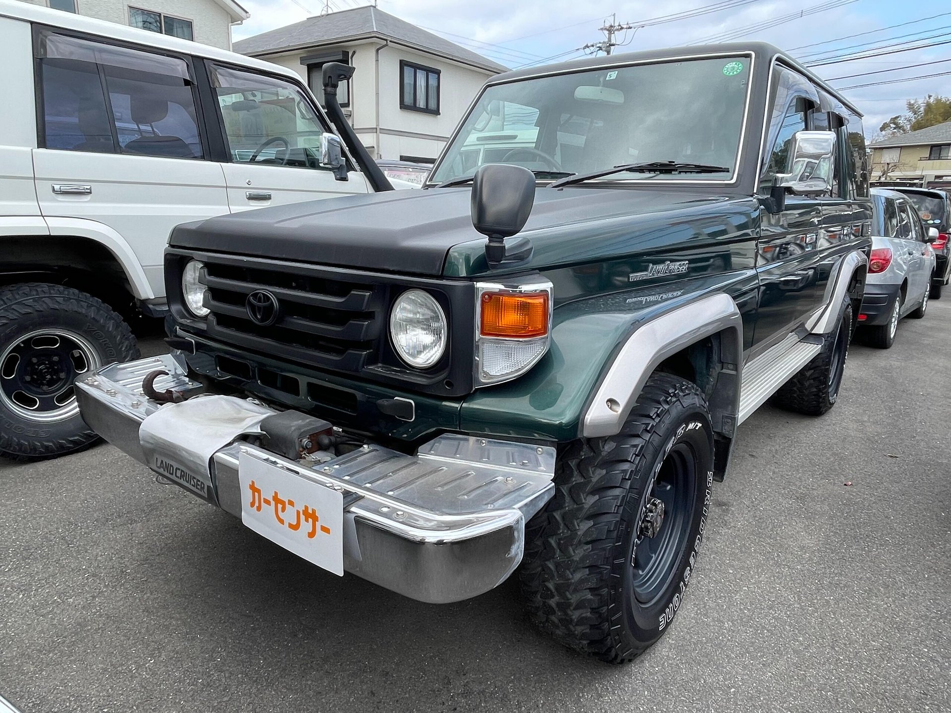 TOYOTA LAND CRUISER 70 - View 1