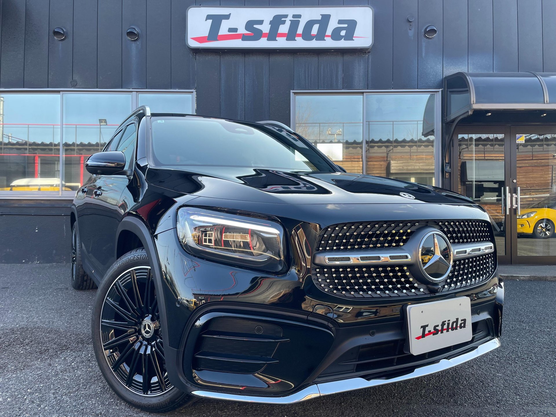 MERCEDES-BENZ GLB - View 1